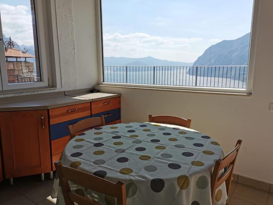 Patricia'S Apartment Riva di Solto Exterior photo